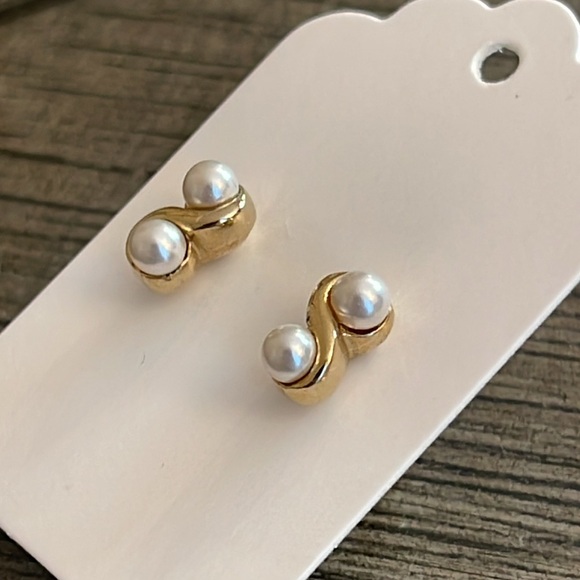 Vintage S Shaped Stud Earrings with Two Faux Pearls - Picture 6 of 11